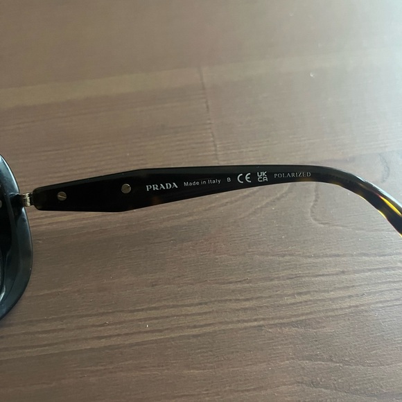 PRADA Sunglasses
SPR04Z - Picture 4 of 4